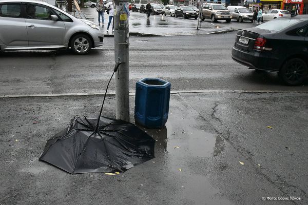 В Екатеринбурге продлили штормовое предупреждение