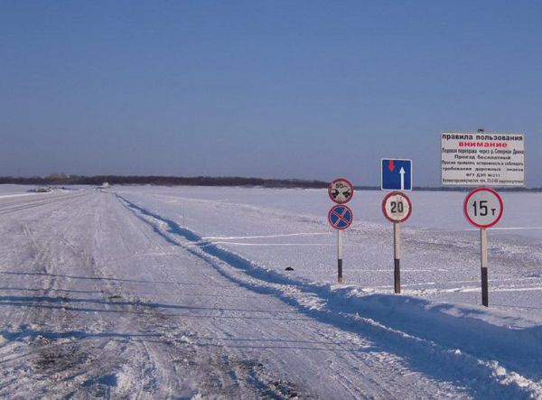 Спасатели напомнили уральцам о правильном преодолении ледовых переправ