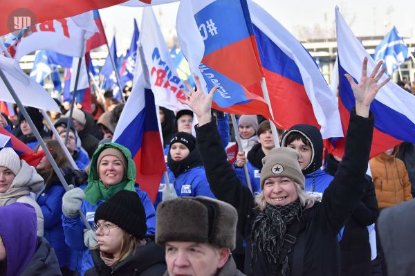 Тысячи свердловчан поблагодарили российских защитников на митинг-концерте