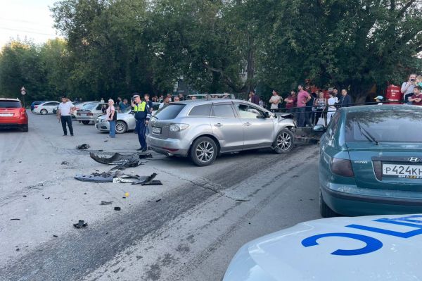 В Екатеринбурге шесть человек попали в больницу после ДТП