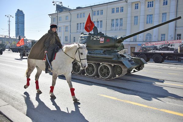 В Екатеринбурге прошла генеральная репетиция Парада Победы. Фото