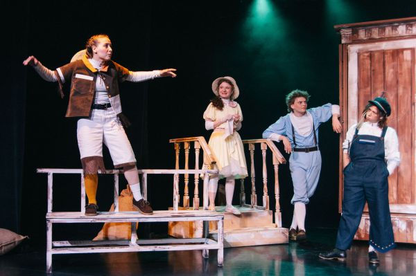 «Вы будете меня любить, даже если я буду ватной палочкой или тараканом?» В Верхней Пышме поставили «Тома Сойера»