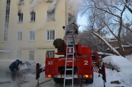 При пожаре в Екатеринбурге спасли 11 человек