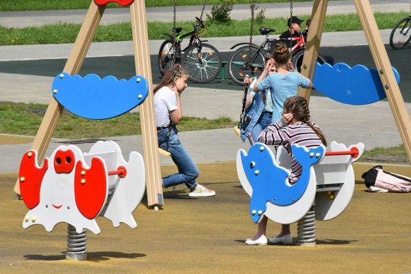 Детская площадка и акустический рояль: выделены деньги на 23 инициативы свердловчан
