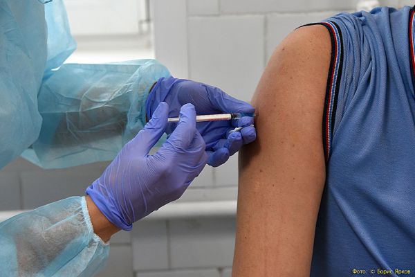 Новая вакцина защитит от коронавируса больше чем на год