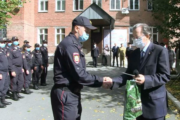 Общественный совет при региональном ГУ МВД поздравил постовых с профессиональным праздником