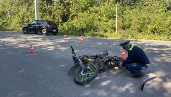 Женщина за рулем легковушки спровоцировала ДТП в Каменске-Уральском — не пропустила питбайк, на котором ехал 18-летний парень