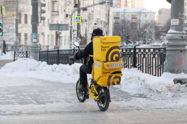 Заработать на авто и закрыть ипотеку. О чем мечтают курьеры в Свердловской области