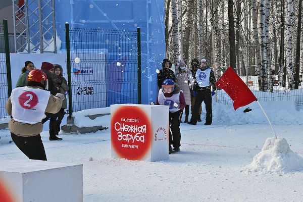 В Екатеринбурге прошла битва на снежках «Снежная заруба». Фото