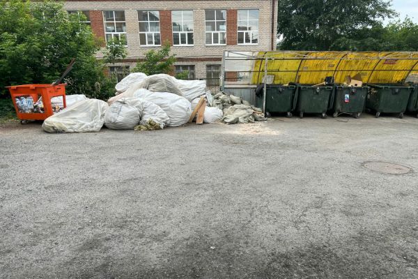 Свердловские санврачи обнаружили лишний мусор на площадках для сбора ТКО