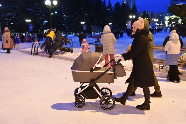 Единое пособие на детей получают 156 тысяч семей свердловчан