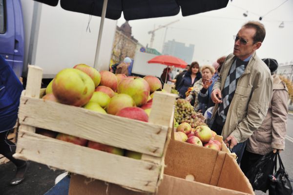 Российские помидоры можно покупать с июля, а яблоки — с августа