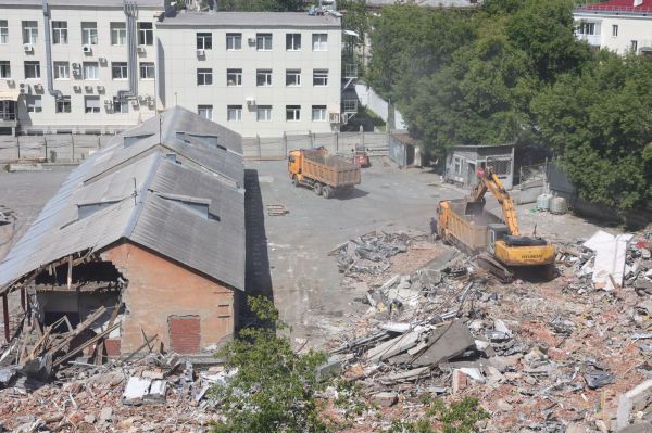 На Юго-Западе Екатеринбурга расчищают участок под стройку «Синары-Девелопмент»