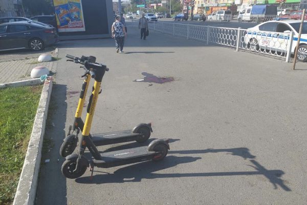 В Екатеринбурге двое самокатчиков пострадали после лобового столкновения