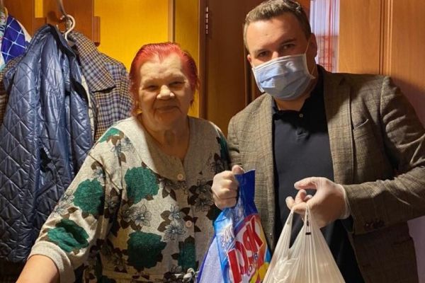 Волонтёр из Екатеринбурга за время пандемии помог уже более 300 пожилым людям