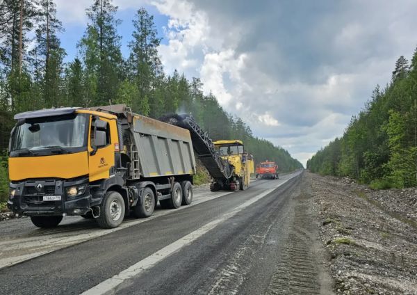 Будет безопаснее и комфортнее. На десятикилометровом участке трассы на Северном Урале стартовал дорожный ремонт