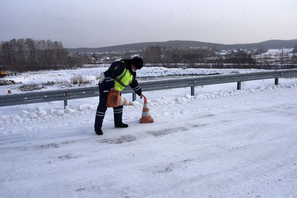 В Свердловской области из-за снега перекрыли дороги