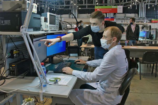 Каждая десятая российская компания увеличила зарплату ИТ-специалистам