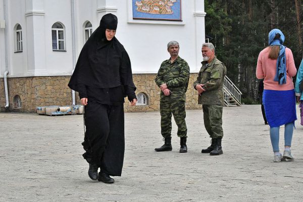 Ксения Собчак требует возбудить уголовное дело о нападении в Среднеуральском монастыре