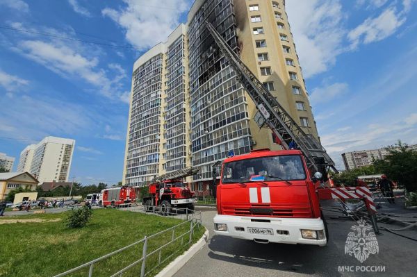 В Екатеринбурге из горящей многоэтажки эвакуировали 50 человек