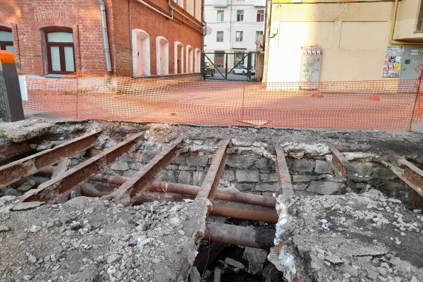 В Екатеринбурге энергетики случайно раскопали бункер. Он находится в доме-памятнике