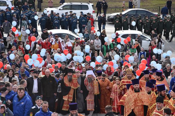 В Екатеринбурге прошел Пасхальный крестный ход. Фото