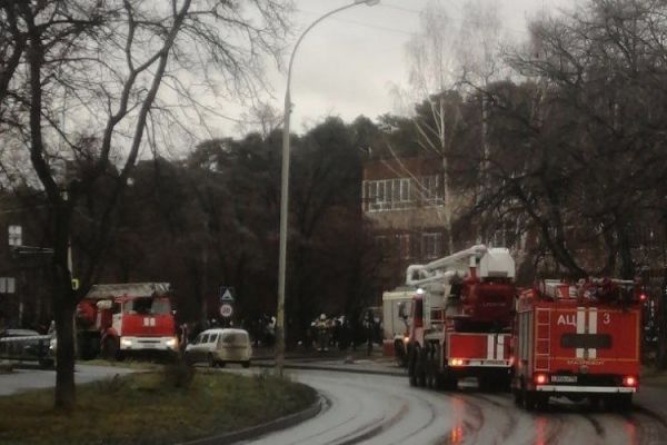 В Екатеринбурге из-за пожара эвакуировали школу №154