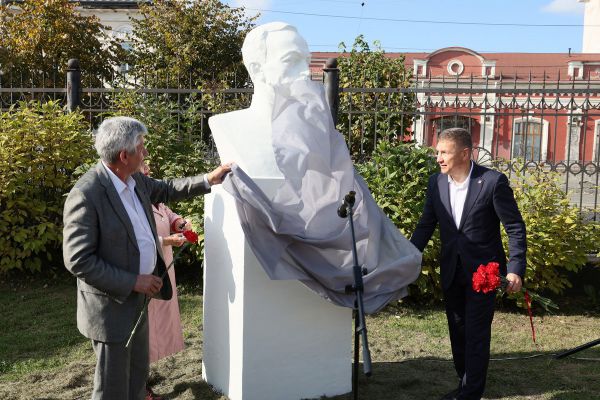В Парке советской скульптуры Нижнего Тагила установили бюст Феликса Дзержинского