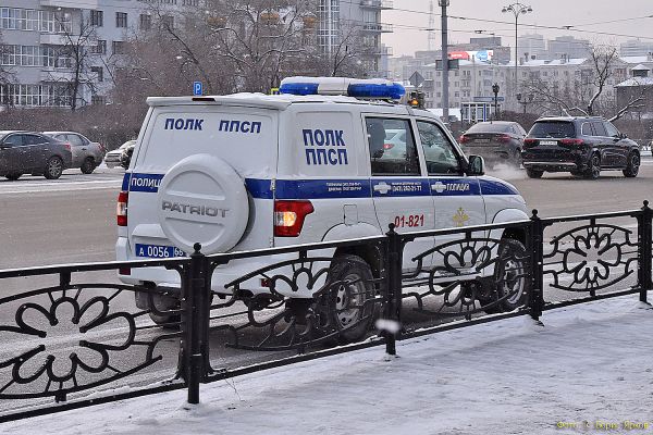 Полицейские нашли мать младенца, брошенного в подъезде дома на Уралмаше