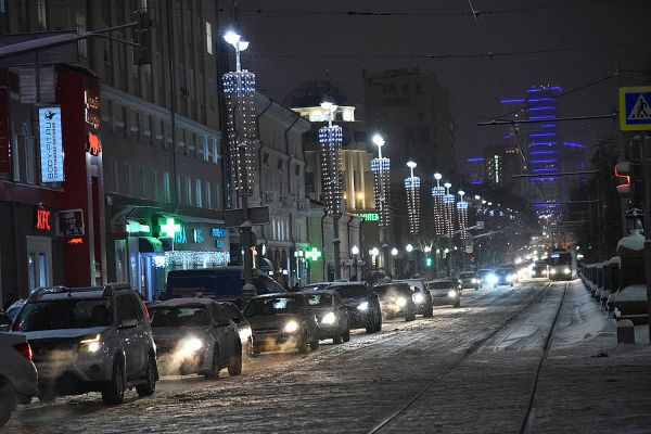 В Екатеринбурге на улицах Академического появится праздничная иллюминация