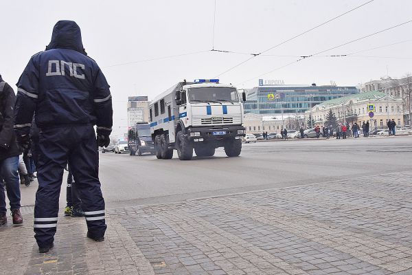 «ГАЗель» протаранила полицейскую конвойную машину