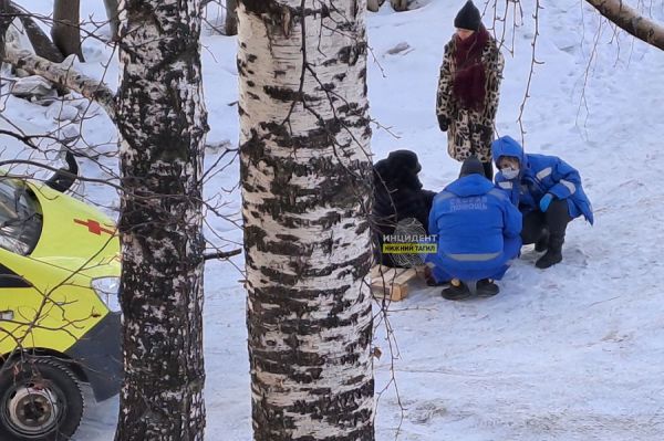 В Нижнем Тагиле женщина упала у открытого канализационного люка и сломала ногу