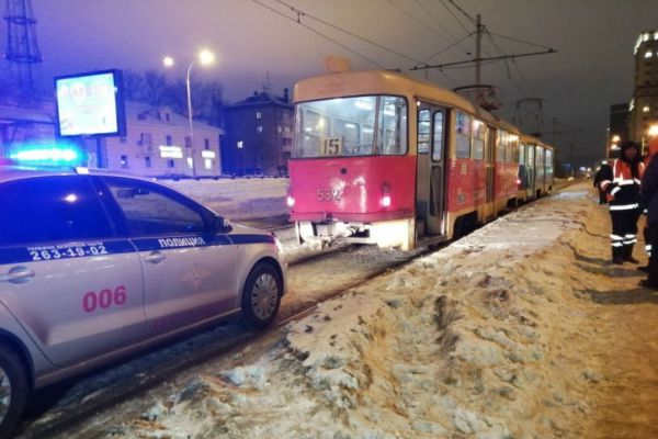 Переломы таза и рук: в Ленинском районе Екатеринбурга трамвай наехал на ребенка