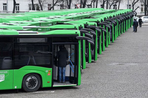 В Екатеринбург привезли 35 новых автобусов