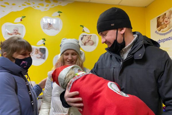 Сегодня в Екатеринбурге выписали первых малышей, чьи родители задумались о потомстве в начале пандемии