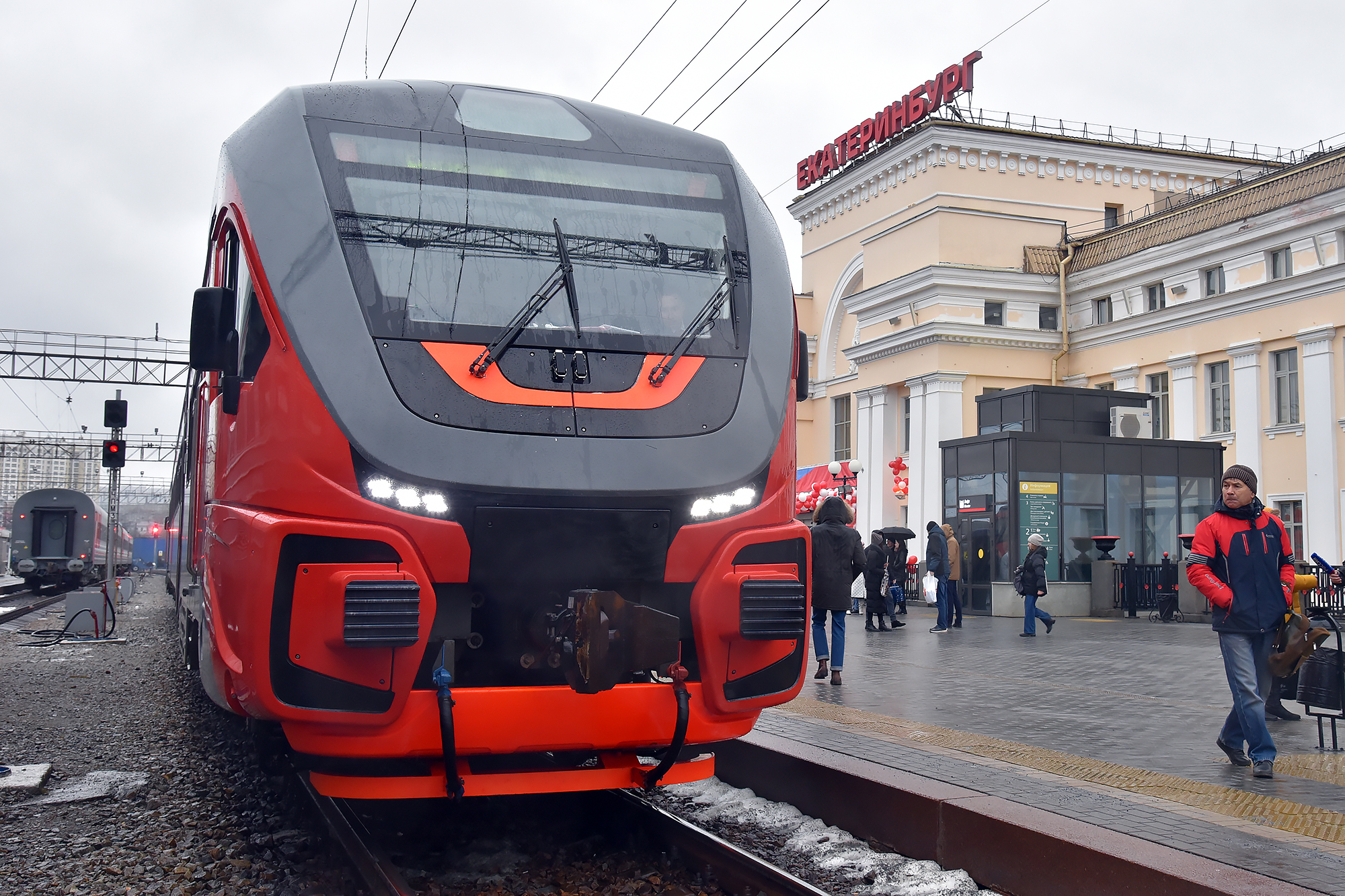 Электричка екатеринбург челябинск. Рельсовый автобус Орлан. Российские поезда новые. Пригородный поезд. Новые электрички.